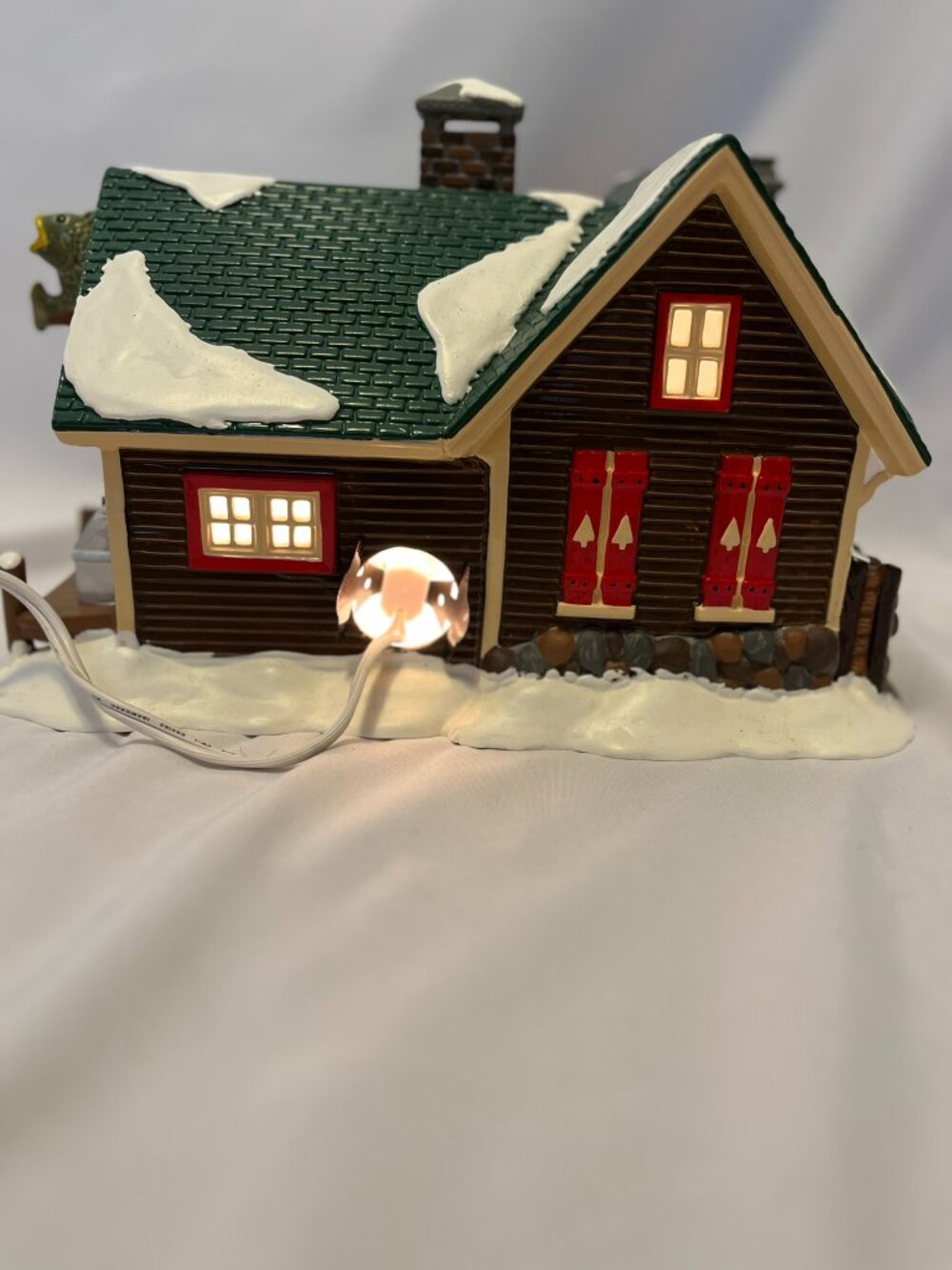 Department 56 Snow Village – Fisherman’s Nook Resort - Picture 7 of 16